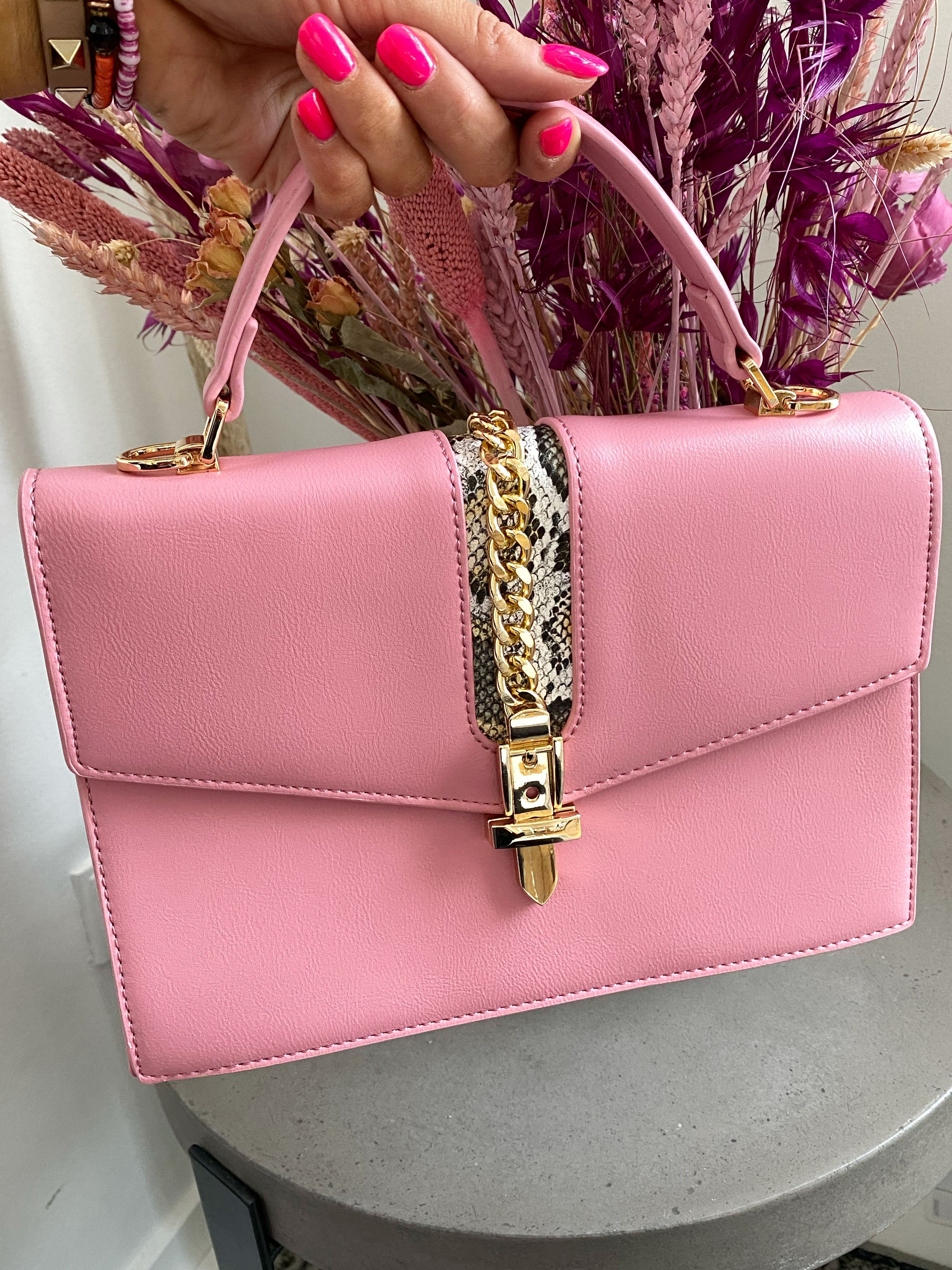 Rio - Beige handväska med gulddetaljer och ormtryck